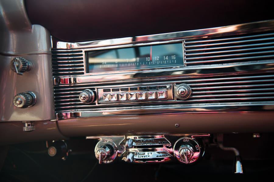 Детали интерьера Chrysler Town & Country Convertible (C46N) 1949 года  (фото 28 из 41)
